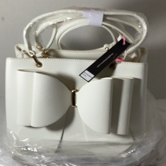 Like Dreams
Jenna Bow Satchel - Picture 10 of 12